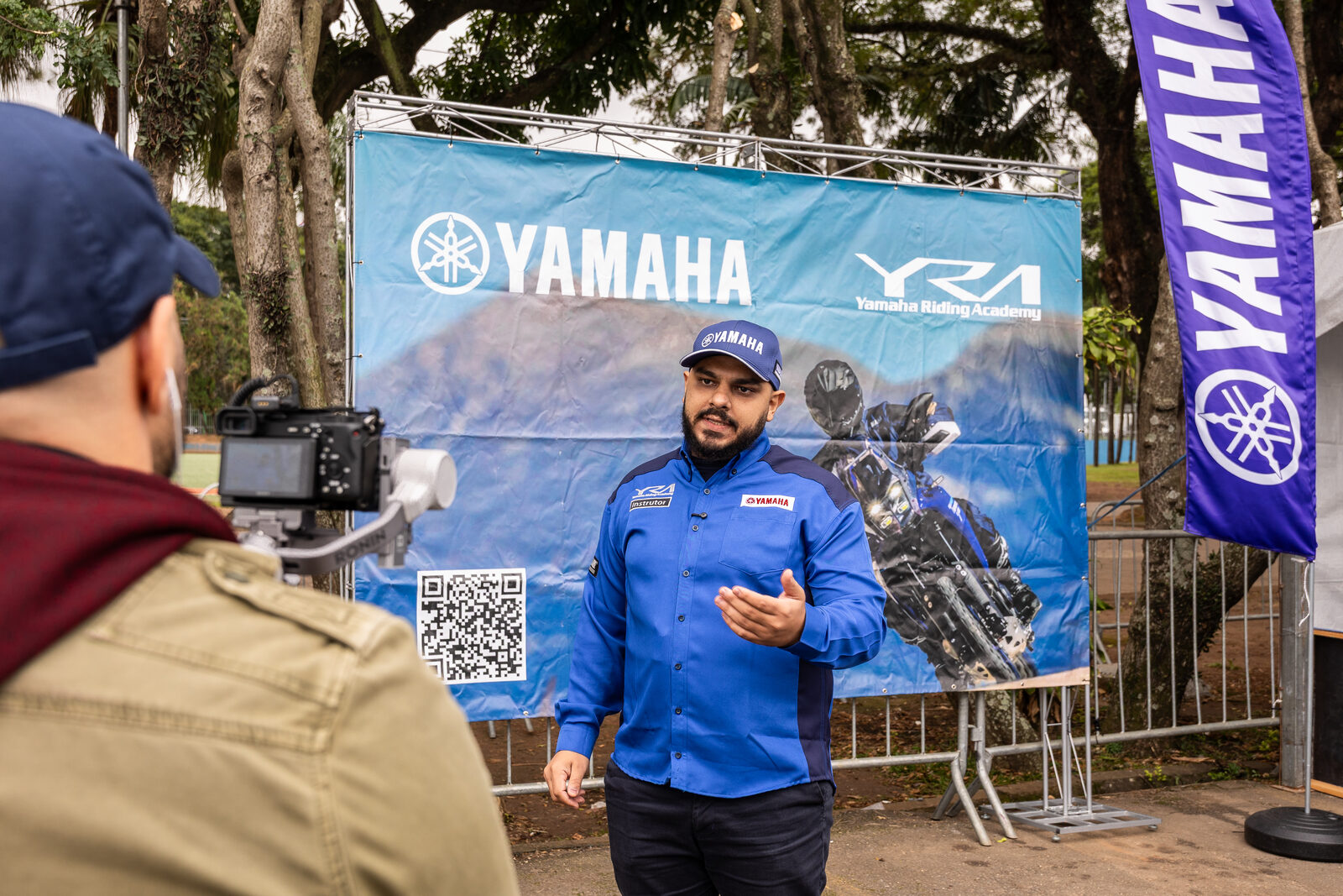 Geraldo Ramos apresentando o programa Yamaha Riding Academy durante gravação